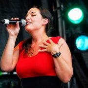 Caro Emerald - Foto: Gus Hertzog | Wikimedia Commons