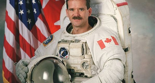 Chris Hadfield - Fotocredits NASA - Wikimedia Commons (Publiek Domein)