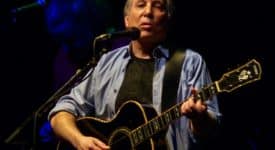 Paul Simon - Fotocredits Matthew Straubmuller - Wikimedia Commons (CC BY 2.0)