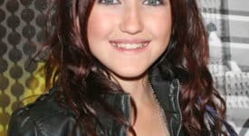 Noah Cyrus tekent platencontract Noah Cyrus - Foto: Wim Heitinga - Wikimedia Commons