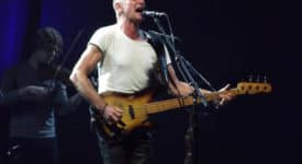 Sting (cropped) - Foto: Piotr Drabik (Flickr, CC BY 2.0)