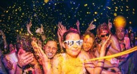 Neonsplash Paint Party - Foto: Matthew Mockridge - Wikimedia Commons