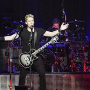 Nickelback - Bron: Stuart Sevastos - Flickr/Wikimedia Commons