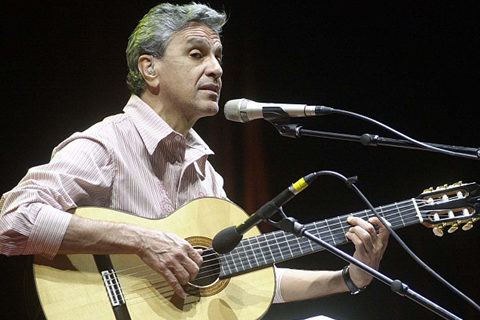 Caetano Veloso - Foto User Starlight (WikiMedia)