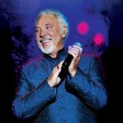 Tom Jones - Foto: VMusic2016 - (Bron: Wikimedia Commons)