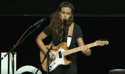 Tash Sultana - Bron: Youtube