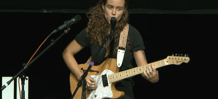 Tash Sultana - Bron: Youtube