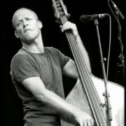 Avishai Cohen - foto: Gauthier Vandemoortele - bron: Wikipedia