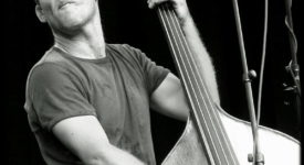 Avishai Cohen - foto: Gauthier Vandemoortele - bron: Wikipedia