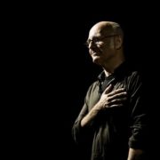 Artiest: Ludovico Einaudi - Bron: Wikimedia - Author: Claudio Soavi