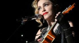 Erger jij je ook zo aan die kapotgedraaide nummers op de radio? Dit overkomt zelfs de allergrootste artiesten. Zij kunnen hun eigen hits niet meer kunnen aanhoren. Dit is een lijst met artiesten die hun eigen hits haten., Madonna - Fotocredits: Pascal Mannaerts - Wikimedia Commons (CC BY-SA 3.0)