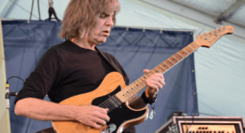 Mike Stern - Foto Todd van Hoosear (Flickr) (CC BY-SA 2.0)