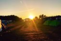 Zonsopgang Camping Noord @ Melt Felstival 2017 - Fotocredits Djuna Vaesen (ArtiestenNieuws)