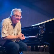 Randy Newman - Foto: Earl McGehee (Flickr, CC BY 2.0)