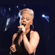 P!nk - Fotocredits: Allison Bron: CC Flickr