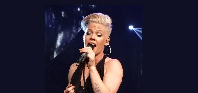 Pink, P!nk - Fotocredits: Allison Bron: Flickr (CC BY-SA 2.0)