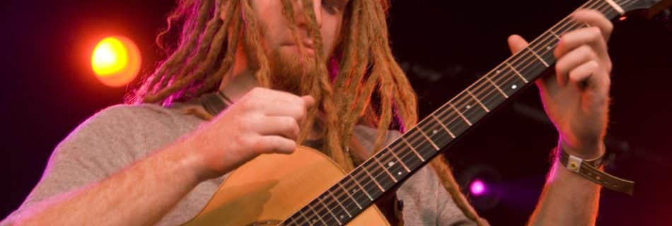 Newton Faulkner - Fotocredits: Bryan Ledgard - Bron: CC Flickr (CC BY 2.0)