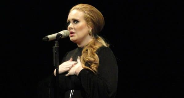 Adele - Fotocredits: Niko Transmission (Flickr - CC BY-SA 2.0)