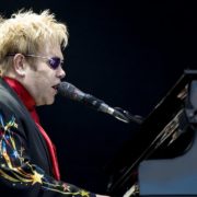 Elton John - Fotocredits Richard Mushet (Wikimedia Commons, CC BY-SA 2.0)