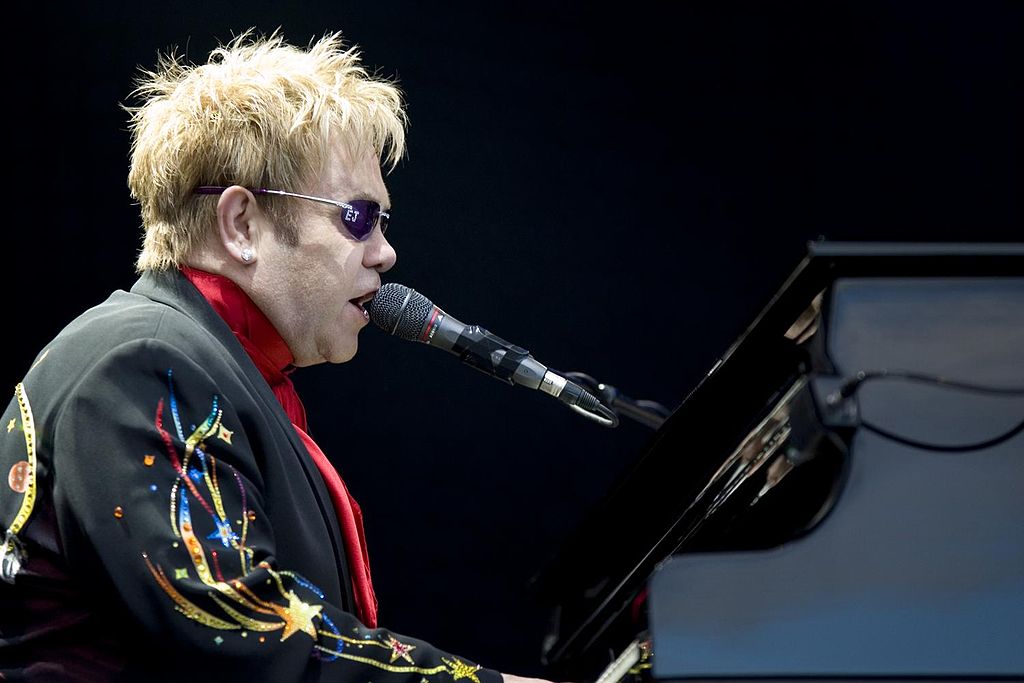 Elton John - Fotocredits Richard Mushet (Wikimedia Commons, CC BY-SA 2.0)