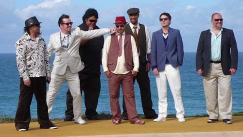 Fat Freddy's Drop - Bron: Wikipedia CC BY-SA 3.0 - Fotocredits: Sanellie