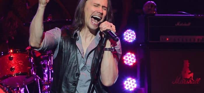 Myles Kennedy (cropped) - Foto Kreepin Deth (Wikimedia, CC BY-SA 3.0) (2)