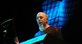 Jordan Rudess (Dream Theater) - Foto Kuba Bozanowski (Wikimedia Commons, CC BY 2.0)