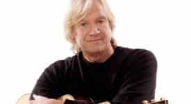 Justin Hayward (The Moody Blues) - Foto persbericht De Oosterpoort (cropped)