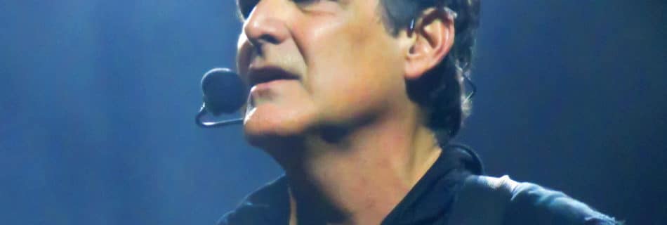 Neal Morse (cropped) - Flickr (CC BY 2.0) - Fotocredits: Steve (stevet955i)