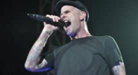 Al Barr (Dropkick Murphys) - photocredits: digboston - wikimedia commons (CC BY 2.0)