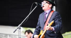 Elvis Costello - Foto: Stuart Sevastos (Wikimedia Commons, CC BY 2.0)