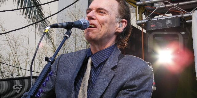 John Hiatt - Foto: Ron Baker (Wikimedia Commons, CC BY-SA 3.0)