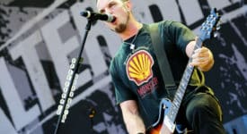 Mark Tremonti (Alter Bridge, Creed, Tremonti) - Foto Stuart Sevastos (Wikimedia Commons, CC BY 2.0)