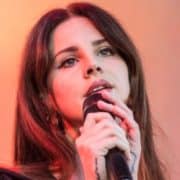 Lana Del Rey (cropped) - Foto: Harmony Gerber (Wikimedia, CC BY 2.0)