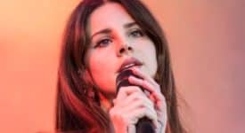 Lana Del Rey (cropped) - Foto: Harmony Gerber (Wikimedia, CC BY 2.0)