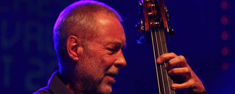 Dave Holland - Fotocredits: Oliver Abels - Bron: Wikimedia Commons (CC BY-SA 3.0)