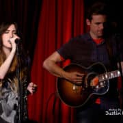 Kate Voegele en Tyler Hilton - Foto: Justin Higuchi (Flickr, CC BY 2.0)