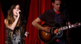 Kate Voegele en Tyler Hilton - Foto: Justin Higuchi (Flickr, CC BY 2.0)