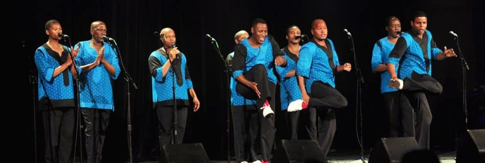 Ladysmith Black Mambazo - Foto Joe Mabel (Wikimedia, CC BY-SA 2.0)