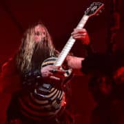 Zakk Wylde (Zakk Sabbath, Black Label Society, Ozzy Osbourne) - Foto Staff Sgt. Sara Keller (Wikimedia, public domain)