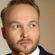 Arjen Lubach (cropped) - Foto: Arjen van Elst (Wikimedia Commons, CC BY-SA 4.0)