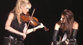 Dixie Chicks (Martie Maguire en Emily Robison - Fotocredits David Brown - Wiklimedia Commons (CC BY-SA 2.0)