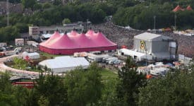 Pinkpop terrein - Foto Maurice van Bruggen (Wikimedia Commons, CC BY-SA 3.0)