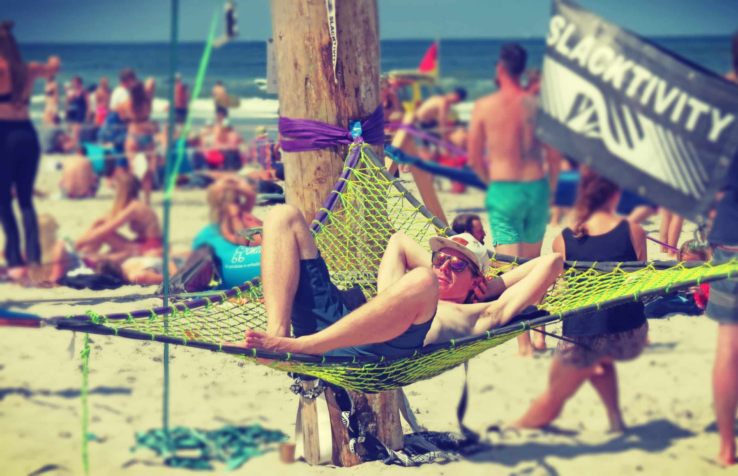 slackline, zonnen, MadNes Festival 2018 - Fotocredits Djuna Vaesen (ArtiestenNieuws)