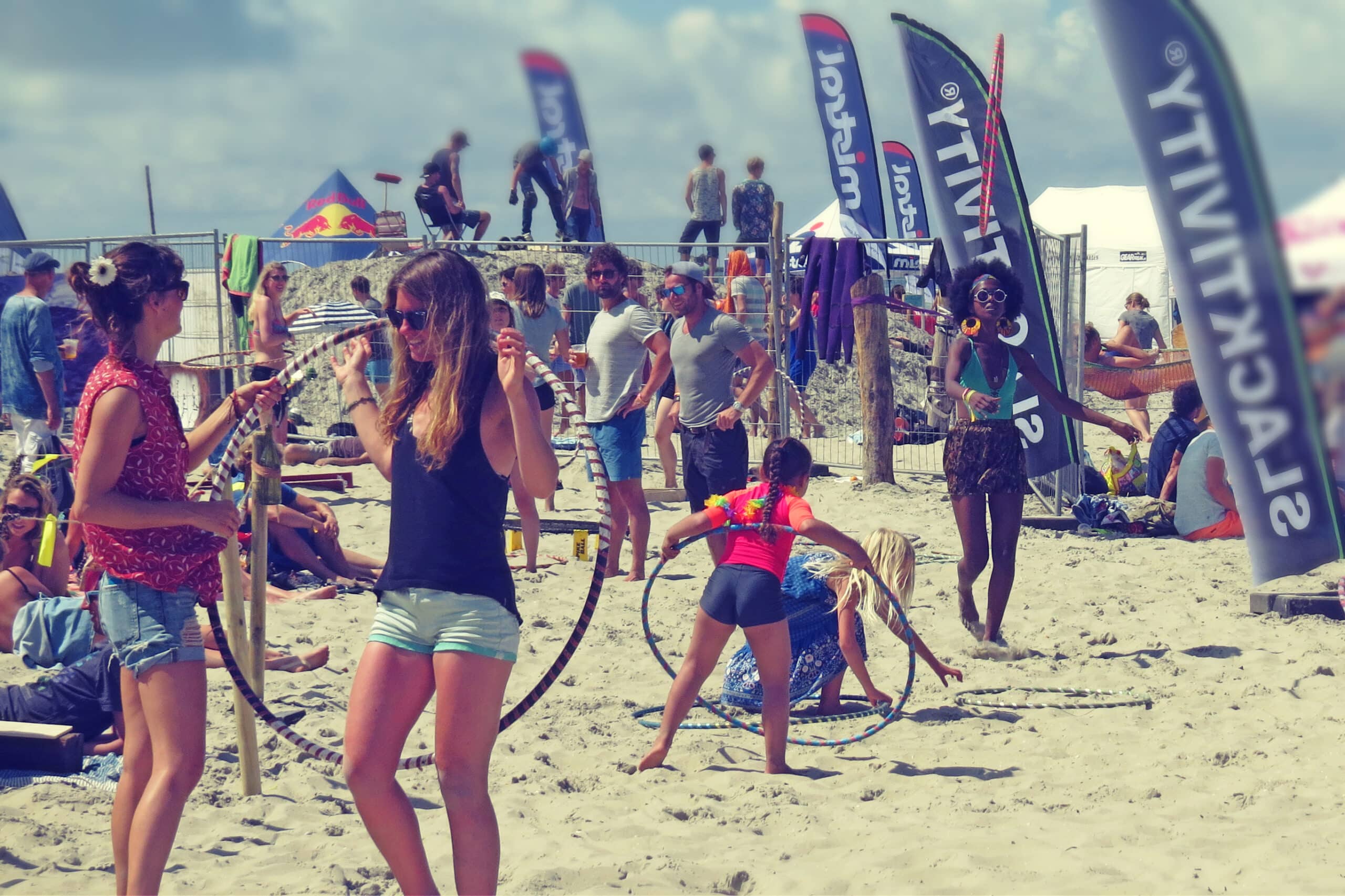 slackline, hoela hoep, MadNes Festival 2018 - Fotocredits Djuna Vaesen (ArtiestenNieuws)