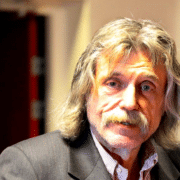 Johan Derksen (cropped) - Foto: Jasper Joosten (Wikimedia Commons, CC BY 3.0)