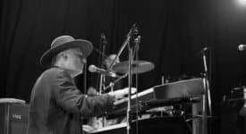 Jon Cleary - Fotocredits: Burce - Flickr - Wikimedia Commons (CC BY 2.0)