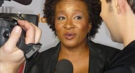 Wanda Sykes (cropped)- Fotocredits: Greg Hernandez - Wikimedia Commons (CC BY 2.0)