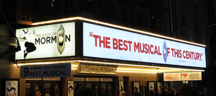 The Book of Mormon (cropped) - Fotocredits: Broadway Tour - Flickr (CC BY-SA 2.0)