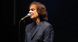 Colin Blunstone (cropped) - Fotocredits: ceedub13 - Bron: Flickr.com - (CC BY 2.0)